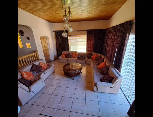 4 BEDROOM HOUSE FOR SALE IN HOMESTEAD